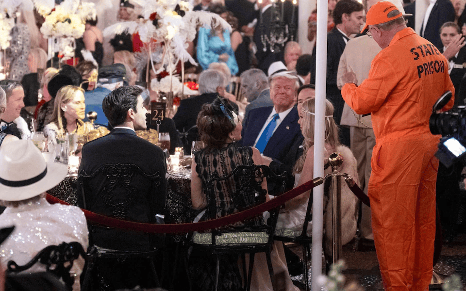 皇冠信用网注册
_“了不起的特朗普”花天酒地皇冠信用网注册
，4200万美国人却正挨饿