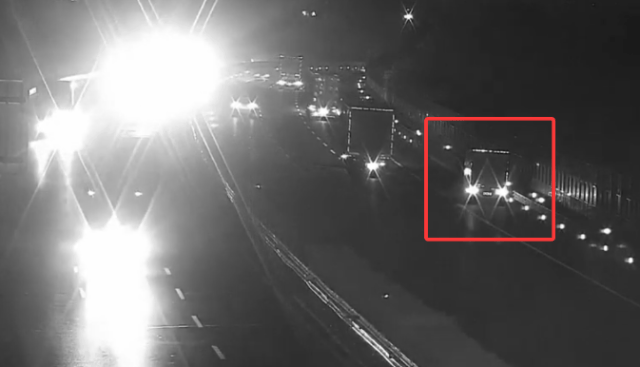 皇冠信用网押金多少
_电量显示还能跑60公里皇冠信用网押金多少
,结果十几公里就趴窝了!杭州男子在高速遇窘境,交警:冬季新能源车辆应保持电量在30%以上