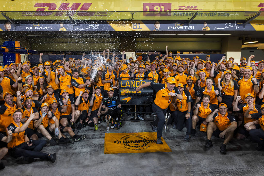 ‌比利时足球_诺里斯首夺F1车手总冠军‌比利时足球，维斯塔潘虽败犹荣